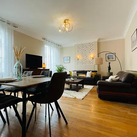 Charming 3-bedroom In The Heart Of *