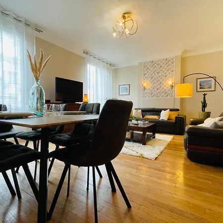 Apartment Charming 3-bedroom In The Heart Of