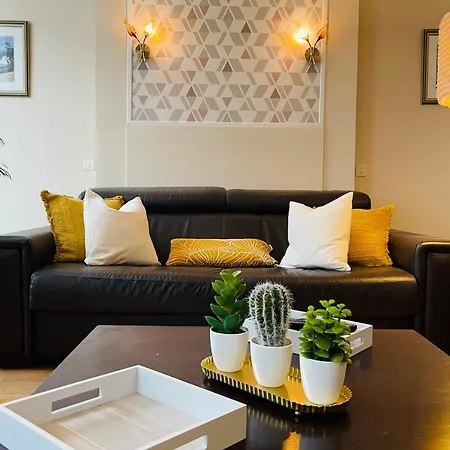 Charming 3-bedroom In The Heart Of Apartment