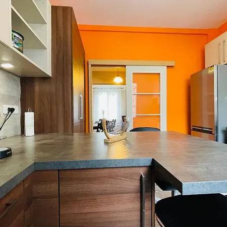 Charming 3-bedroom In The Heart Of Apartment