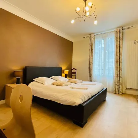 Charming 3-bedroom In The Heart Of Apartment Tours