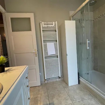 Apartment Charming 3-bedroom In The Heart Of *