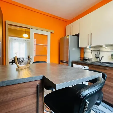 Apartment Charming 3-bedroom In The Heart Of